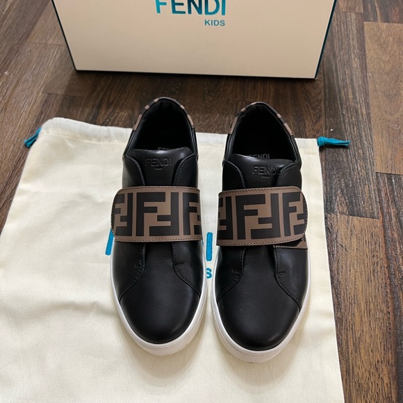 Fendi Kids' FF Logo Low Top Sneaker Kids Size 34 ( US 3) - Picture 11 of 11